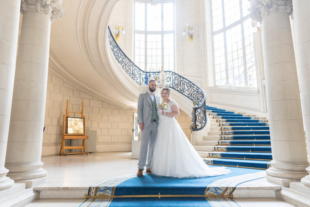 Photo couple dans la mairie de Versailles