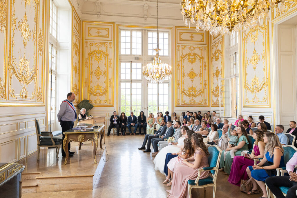 Célébration du mariage dans la salle de mariage