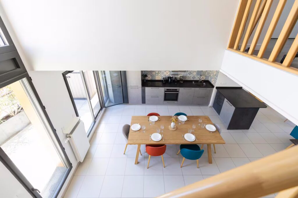Photo vue du dessus de la salle à manger