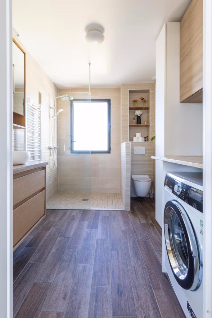 Photo salle de bain avec coin buanderie
